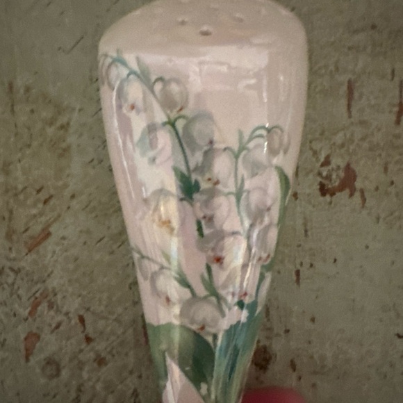 Porcelain Lilly Of The Valley Hat Pin Holder - Picture 5 of 6